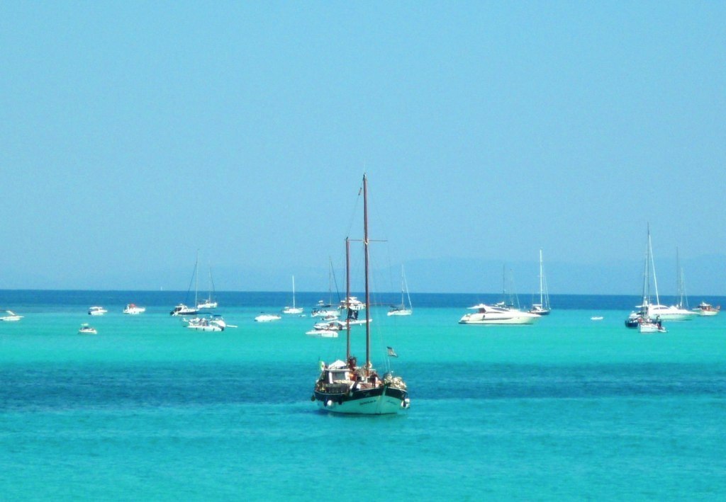 Vista al mar Mediterráneo desde la isla de Cerdeña
