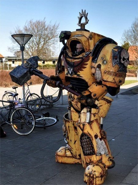 Niezwykły kostium „Warhammer 40K”.