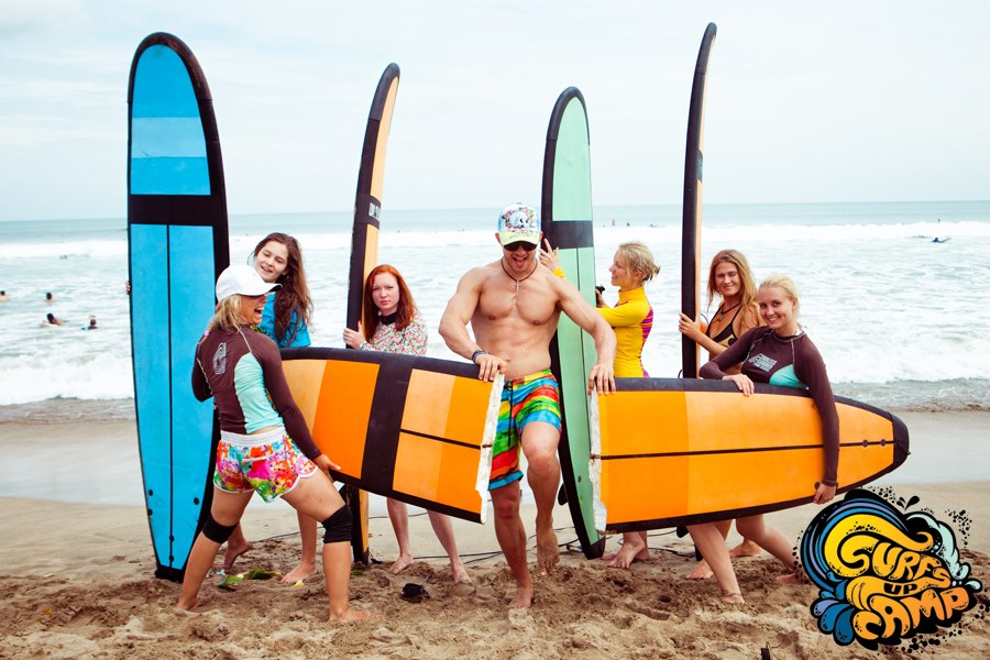 Surfing Camps en Bali: “SurfsUpCamp”.