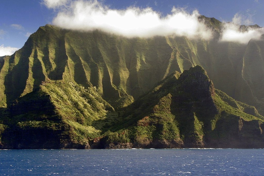 La costa rocosa de la isla de Kauai