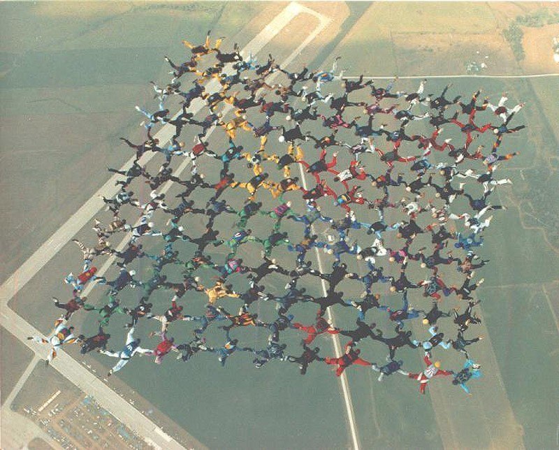 Las figuras más asombrosas en el deporte del paracaidismo.