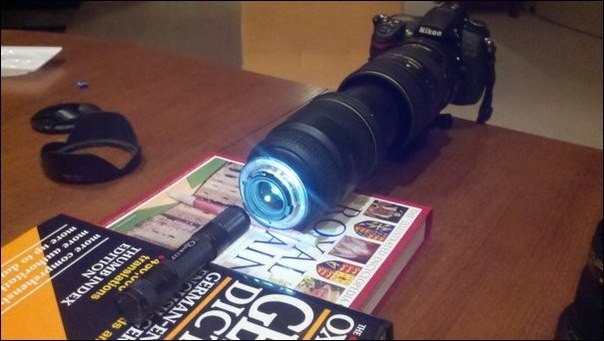 ¿Cómo se puede convertir una cámara de fotografía en un microscopio?