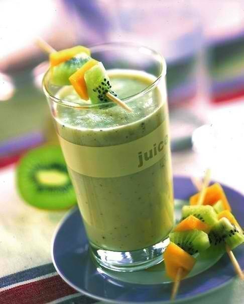 Cóctel de frutas. Un cóctel fácil de preparar, refrescante y delicioso.