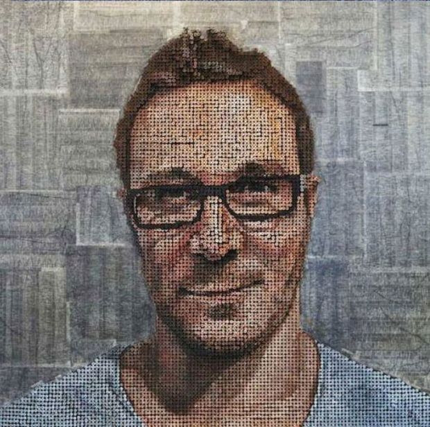 美国艺术家安德鲁·迈尔斯运用螺丝钉来创作人物的3D肖像。