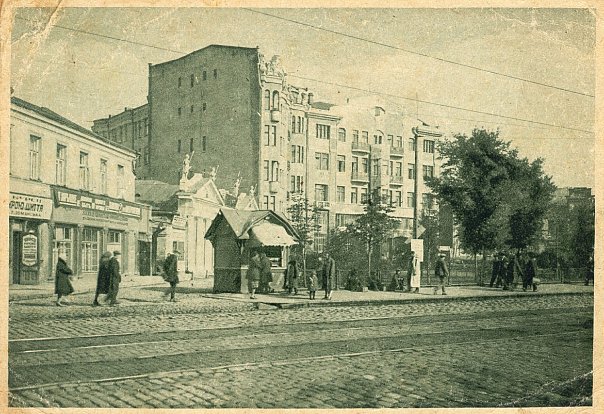 [club54109457|Plaza Redonda en Ekaterinoslavskaya].