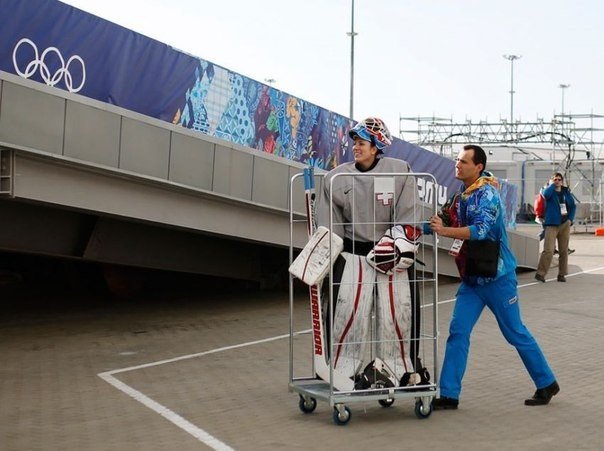 Така робота – перевозити воротарів.