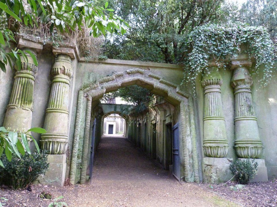 10 Famous Cemeteries. There are many cemeteries around the world that function as sort of museums in their own right.