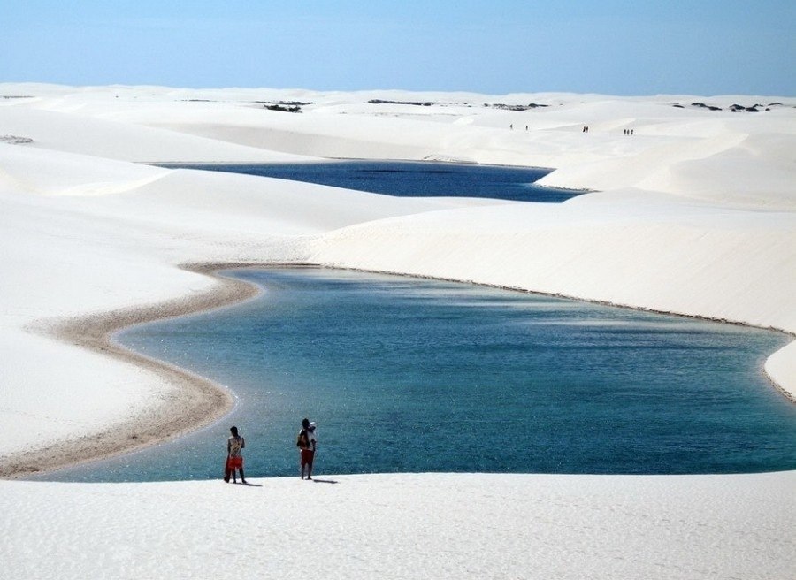 Einer der faszinierendsten Orte Brasiliens ist der nationale Park Lençóis Maranhenses. Die fantastischen Landschaften dieses Parks werden keinen Betrachter unbeeindruckt lassen: bis zu 40 Meter hohe, schneeweiße Sanddünen wechseln sich mit atemberaubenden… - 1