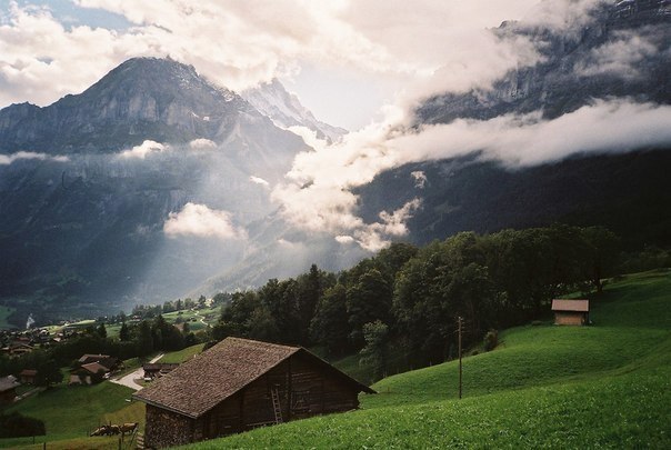 Вид на долину в Альпах, Австрия