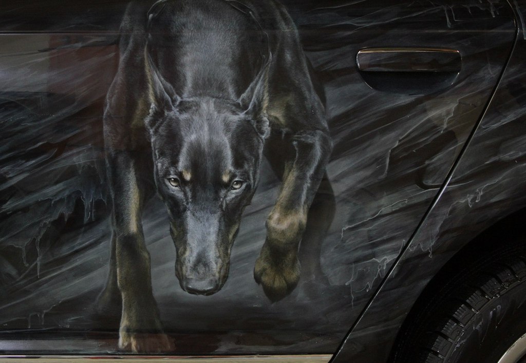 La temática de los animales en la aerografía aplicada a automóviles.