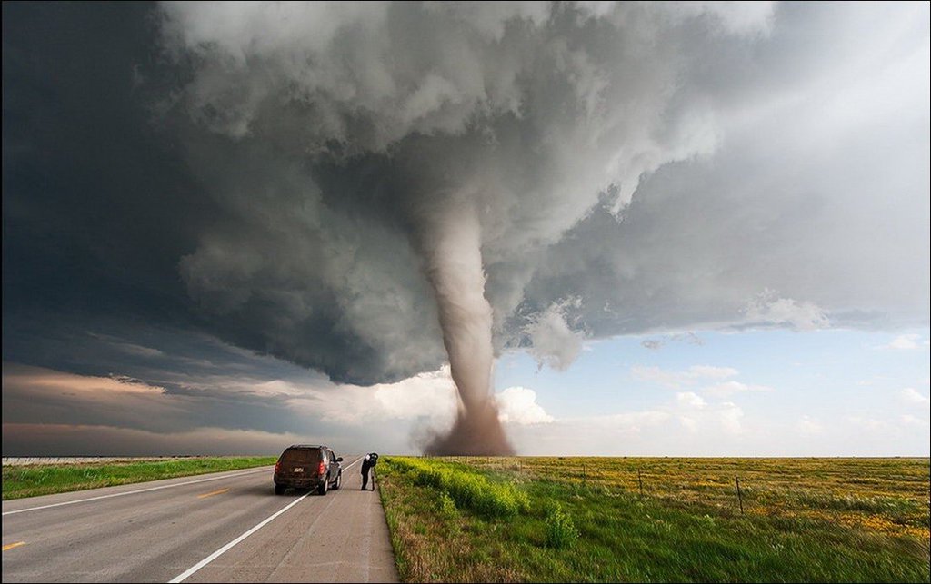 Яростная природа.. Знаменитый французский исследователь подводного мира Жак-Ив Кусто как-то сказал: «Раньше природа устрашала человека, а теперь человек устрашает природу». Но все же, различные бедствия приводят нас в ужас - 6