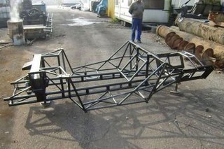 ЗАРЯЖЕННЫЙ СУПЕРКАР MCLAREN F1 СВОИМИ РУКАМИ. Один автомеханик по имени Яцек Мазур подумал, что ему все равно никогда не удастся заработать на суперкар McLaren F1, поэтому он решил сделать его своими руками. На разработку персонального спорткара у 48-летн