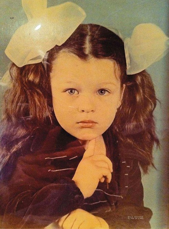 Редкие фото знаменитостей. Вы когда-нибудь видели на одном снимке совсем юного Гагарина и скелет? А Виктора Цоя, выгуливающего своего песика Била? А узнали бы вы Брюса Уиллиса в 22 года? Что ж, у вас есть отличный шанс увидеть много редких фотографий знам - 7