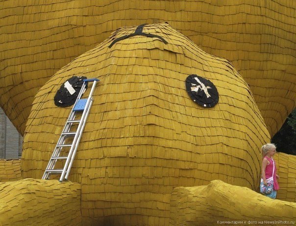 Большой жёлтый заяц. Эребру, Швеция.