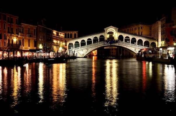 Нічна вулиця Венеції, Італія