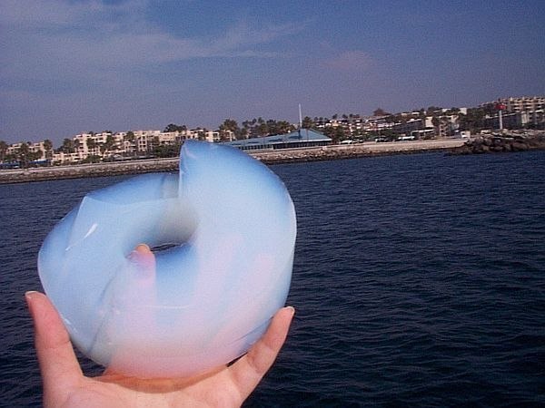 7 веществ, нарушающих правила физики. В мире много удивительных вещей и необычных материалов, но эти вполне могут претендовать на участие в категории «самые удивительные среди придуманных людьми». Безусловно, эти вещества «нарушают» правила физики только  - 5