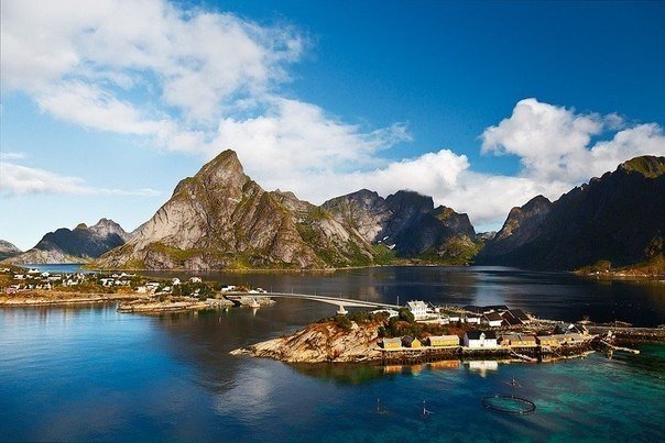 Рейне – маленькая живописная рыбацкая деревушка, расположенная на Лофотенских островах в Норвегии. - 1