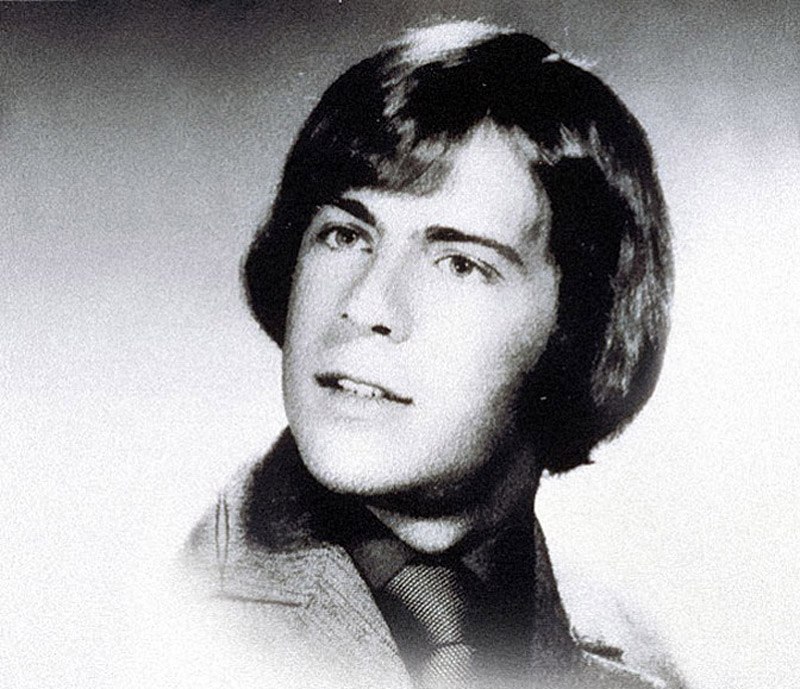 Редкие фото знаменитостей. Вы когда-нибудь видели на одном снимке совсем юного Гагарина и скелет? А Виктора Цоя, выгуливающего своего песика Била? А узнали бы вы Брюса Уиллиса в 22 года? Что ж, у вас есть отличный шанс увидеть много редких фотографий знам - 6