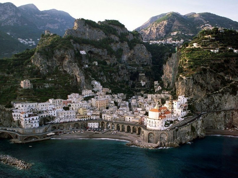 Vista de Atrani, Campania, provincia de Salerno, Italia.