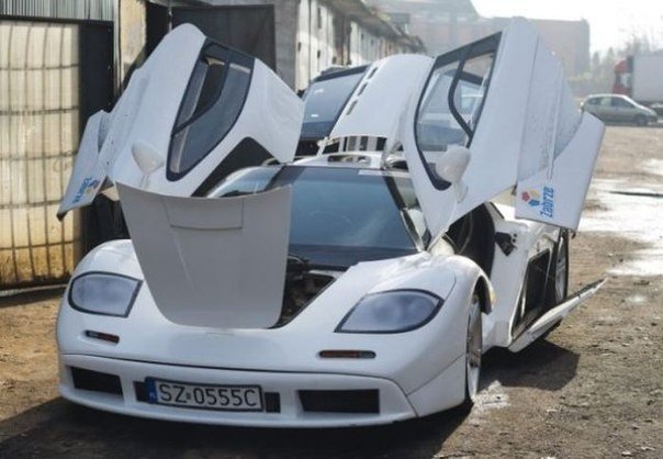 ЗАРЯЖЕННЫЙ СУПЕРКАР MCLAREN F1 СВОИМИ РУКАМИ. Один автомеханик по имени Яцек Мазур подумал, что ему все равно никогда не удастся заработать на суперкар McLaren F1, поэтому он решил сделать его своими руками. На разработку персонального спорткара у 48-летн - 8