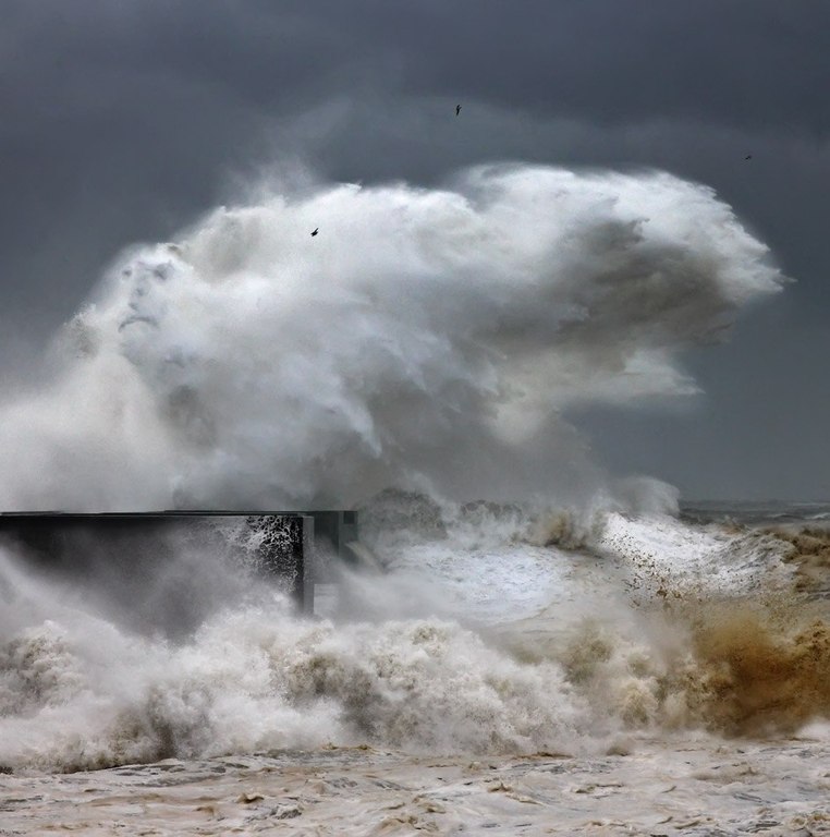 Мощь волн в фотографиях - 7