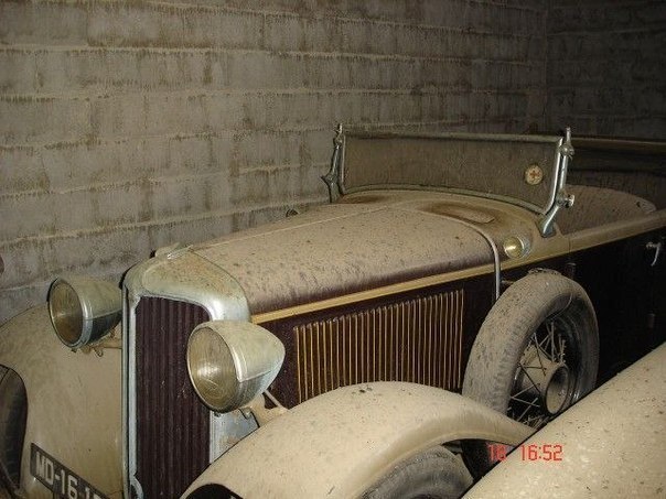 In Portugal, a abandoned manor had stood empty for 15 years. The new owner purchased it along with all the property and belongings for a pittance. When he began to inspect what he had actually bought, he discovered a garage in the nearby forest. The gate of the garage had rusted away, so it had to be cut off before anything else could be done.