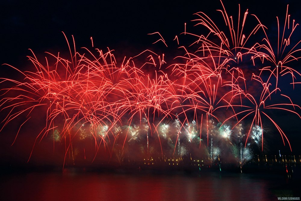 «Rote Segel» – eine landesweite Abschlussball der Mittelschüler in Russland, die in Sankt Petersburg usually am Samstag vor der kürzesten Nacht des Winters stattfindet. Foto: A. Leonadze - 5