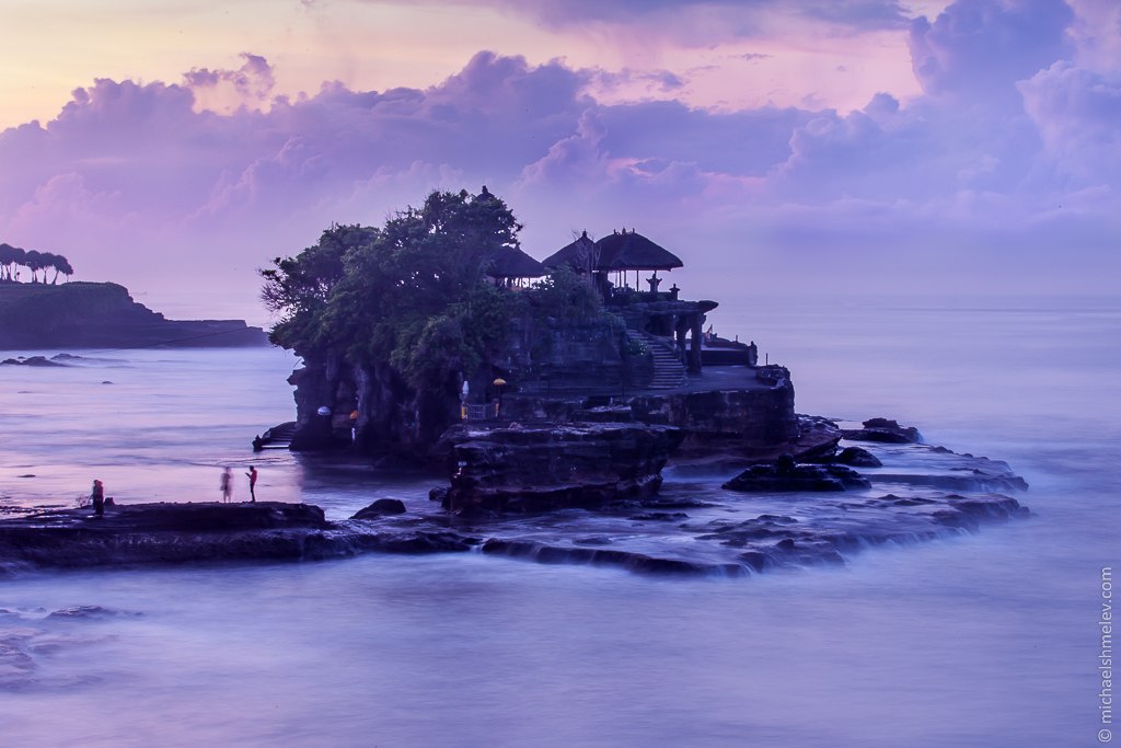 Утренний вид на храм Танах Лот, Бали