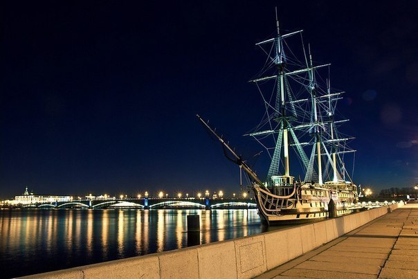 Нічна набережна Санкт-Петербурга, Росія