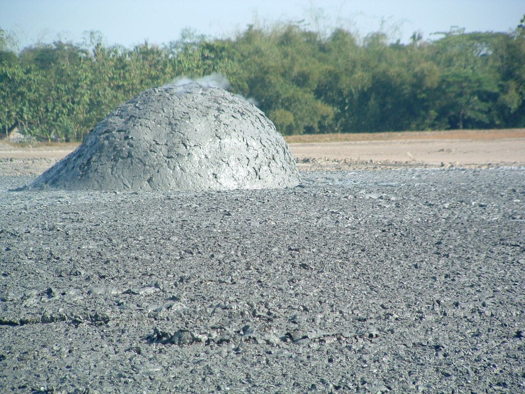 Грязевой Взрыв. Bledug Kuwu – одно из известнейших туристических мест в районе Гробоган Центральной Явы, Индонезия. - 4