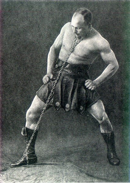 6 nueces robustas rusas. En Rusia, a mediados del siglo XIX, en el gabinete del zar existía un cargo denominado “Supervisor Jefe de Desarrollo Físico de la Población”.