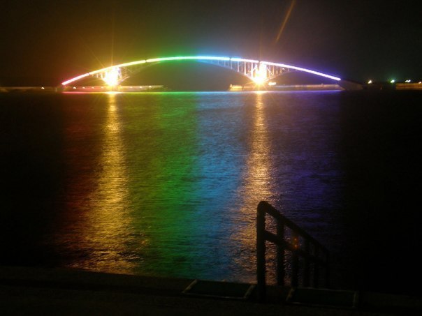 Most światłowkowy o nazwie Xiying Rainbow Bridge znajduje się w Magong na Tajwanie. - 2