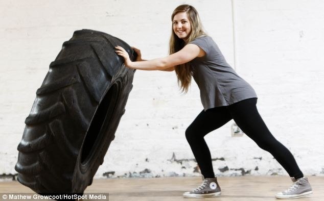 Благодаря своей болезни Лареске Браун стала самой сильной школьницей Великобритании. Лареске Браун, 16-летняя школьница из Великобритании, чей недуг помог ей стать успешной тяжелоатлеткой. Два года назад у неё был диагностирован синдром гипермобильности с - 5