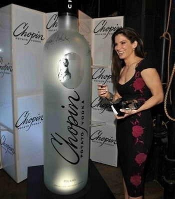 Самая большая бутылка водки в мире - 200 литров