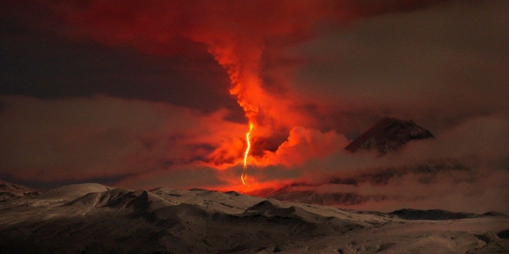 Яростная природа.. Знаменитый французский исследователь подводного мира Жак-Ив Кусто как-то сказал: «Раньше природа устрашала человека, а теперь человек устрашает природу». Но все же, различные бедствия приводят нас в ужас - 9