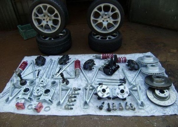 ЗАРЯЖЕННЫЙ СУПЕРКАР MCLAREN F1 СВОИМИ РУКАМИ. Один автомеханик по имени Яцек Мазур подумал, что ему все равно никогда не удастся заработать на суперкар McLaren F1, поэтому он решил сделать его своими руками. На разработку персонального спорткара у 48-летн - 5