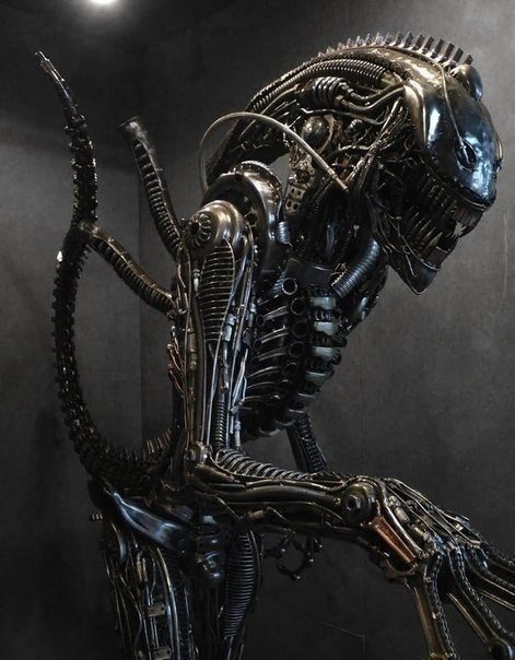 Тайский мастер Суджай и созданные им фигуры киногероев из запчастей старых автомобилей