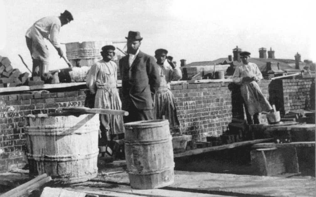 [club1543502|Алчевский Алексей Кириллович]<br>(Статья длинная, но очень интересная про одного из самых известных, банкиров, промышлеников и общественных деятелей нашего края. ). Родился Алексей Кириллович Алчевский в 1835 году в Сумах Харьковской губернии - 6