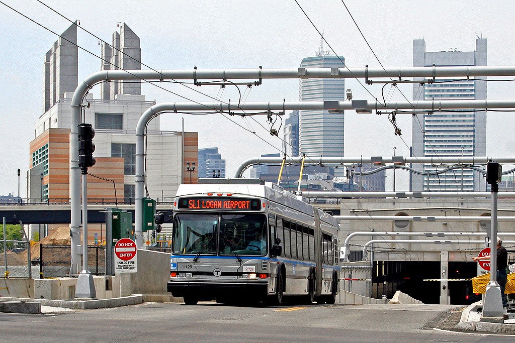 Троллейбус - это необязательно старая медленная колымага с неудобными ступеньками. Современный троллейбус ездит так же быстро, как автомобили, и разгоняется быстрее автобуса. А еще троллейбус - это экологически чистый вид транспорта, тихий и маневренный.  - 7