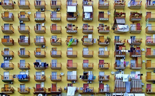 Дом на улице Неаполя, Италия