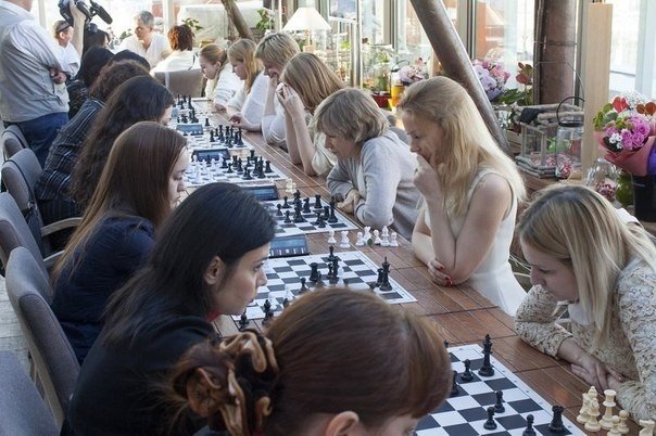 Блондинки против брюнеток