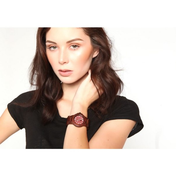 Деревянные наручные часы в магазине woodentrend.ru - эко-тренд, покоривший Европу. В этих часах не только забота о будущем планеты и своём здоровье; часы из эбена, сандала и клёна - действительно радуют глаза и добавляют гармонию в жизнь, приближая нас к 