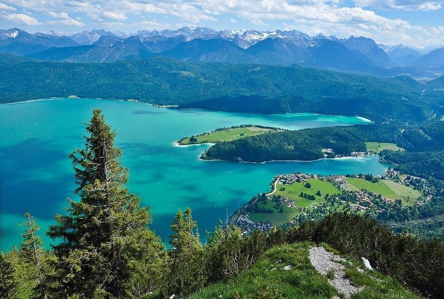 Вид на озеро Вальхензее, Бавария, Германия