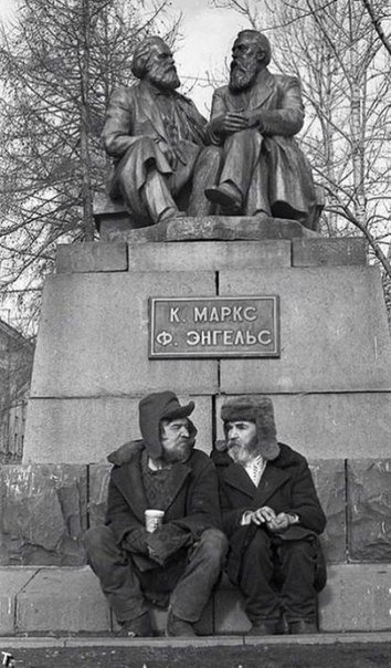 Фотографируйтесь с памятниками правильно. Путешествуя по различным местам, люди делают стандартные снимки с памятниками и скульптурами. Похожие друг на друга фотографии способны вызвать разве что зевоту. Ну кто не фотографировался с Пизанской башней в рук - 8