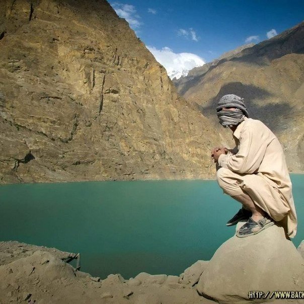 Турист скитался по миру 23 года. 44-летний путешественник, избороздивший весь земной шар и обладающий званием “первый турист, посетивший истерзанный войной Могадишо”, решил, наконец, распаковать свой рюкзак после 23 лет скитаний. Майк Спенсер Боун (Mike S - 5