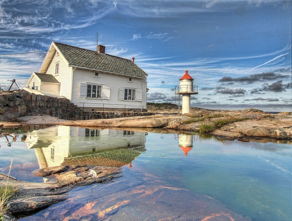 House near the lighthouse in Rieser, Norway