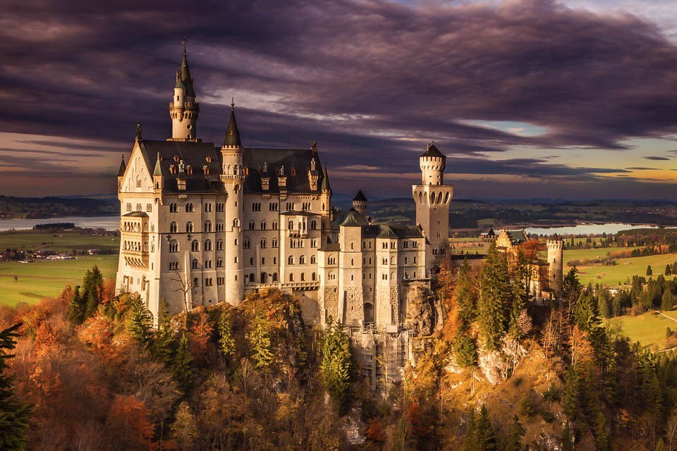 Вид на замок Нойшванштайн, Бавария, Германия