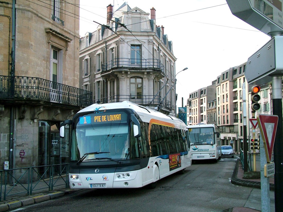 Троллейбус - это необязательно старая медленная колымага с неудобными ступеньками. Современный троллейбус ездит так же быстро, как автомобили, и разгоняется быстрее автобуса. А еще троллейбус - это экологически чистый вид транспорта, тихий и маневренный.  - 6