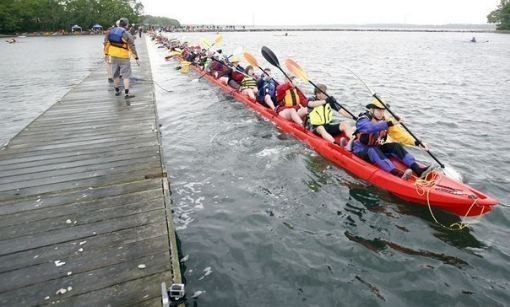 100-местный каяк длиной 125 метров