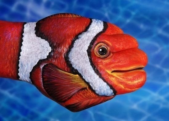 Animals painted on human hands by Guido Daniele - 9